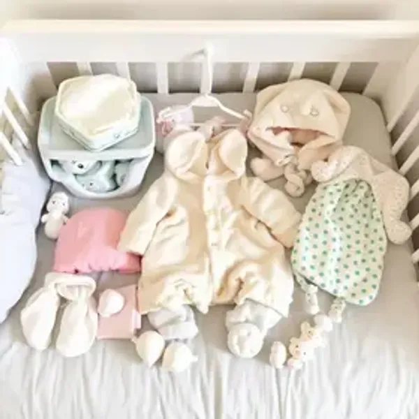 Enxoval de bebê usado Vale a Pena? Prós, Contras e Cuidados